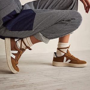 Veja V-10 B-Mesh Sneakers | Size US 6 / EU 37